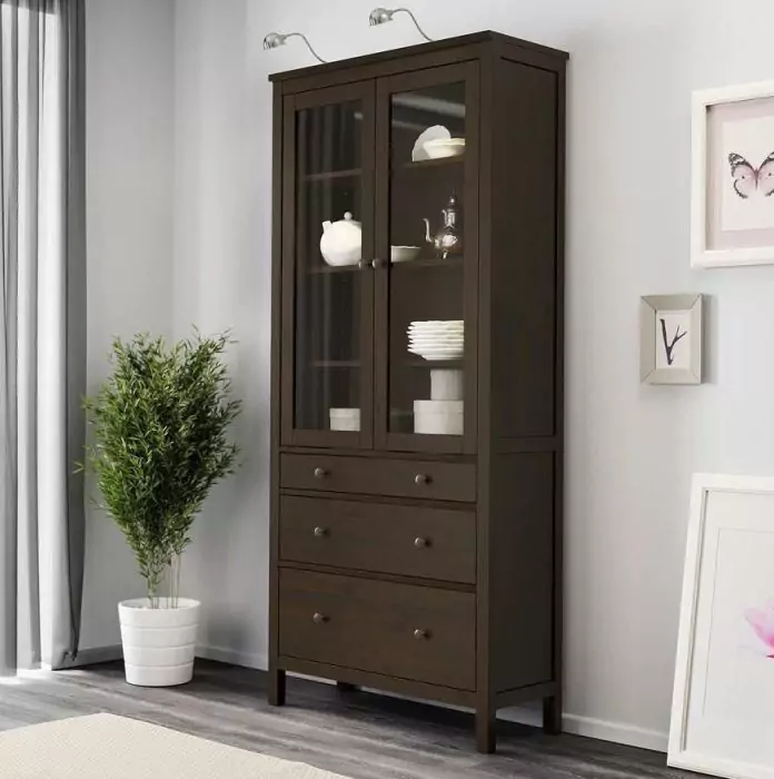 Шкаф-витрина с 3 ящиками HEMNES дизайн 5